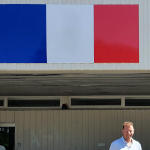 Französische Flagge am Burgau-Gymnasium