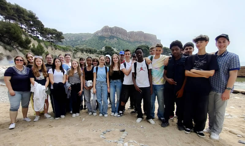 Die Klasse 9e am Strand in der Nähe von Gémenos